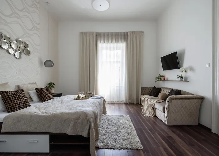 Discover Your Retreat-walk To Parliament Apartment *